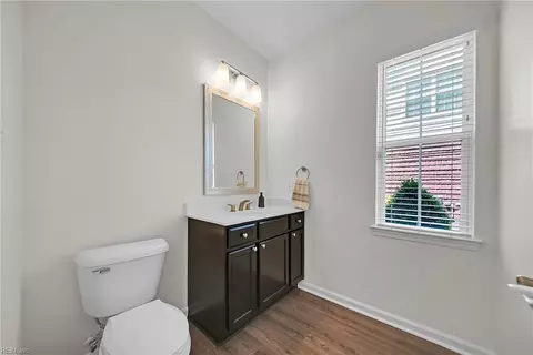 Entry Way - 503 Esterview Ln, Chesapeake, VA 23322 photo 4 of 14