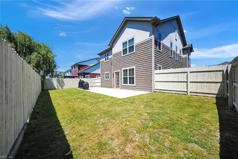 Exterior - 503 Esterview Ln, Chesapeake, VA 23322 photo 5 of 6