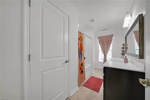 Entry Way - 503 Esterview Ln, Chesapeake, VA 23322 photo 12 of 14
