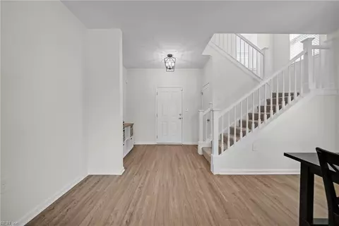 Entry Way - 503 Esterview Ln, Chesapeake, VA 23322 photo 6 of 14