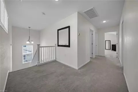 Entry Way - 503 Esterview Ln, Chesapeake, VA 23322 photo 8 of 14