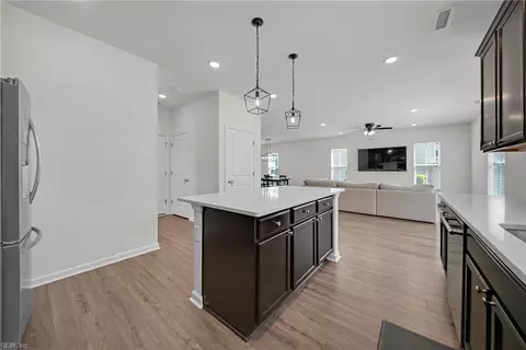 Entry Way - 503 Esterview Ln, Chesapeake, VA 23322 photo 3 of 14