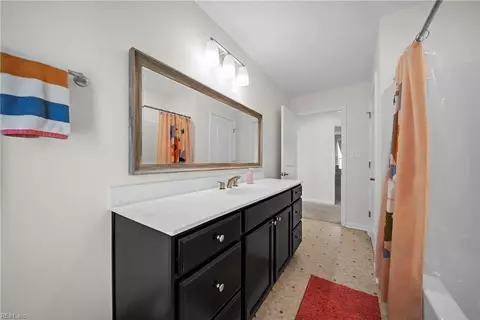 Entry Way - 503 Esterview Ln, Chesapeake, VA 23322 photo 13 of 14