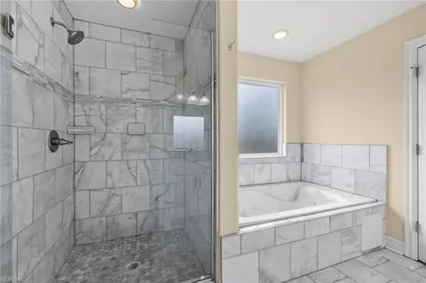 Bath - 710 Beach Rd, Hampton, VA 23664 photo 4 of 5