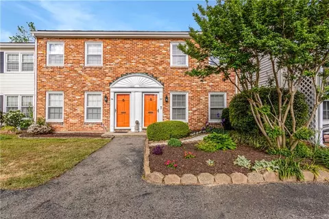 23 Towne Square Dr, Newport News, VA 23607