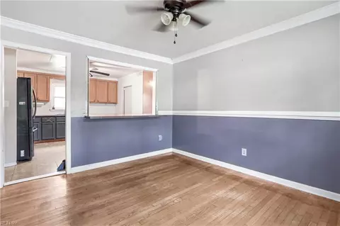 Living - 31 Colonial Acres Dr, Hampton, VA 23664 photo 5 of 6