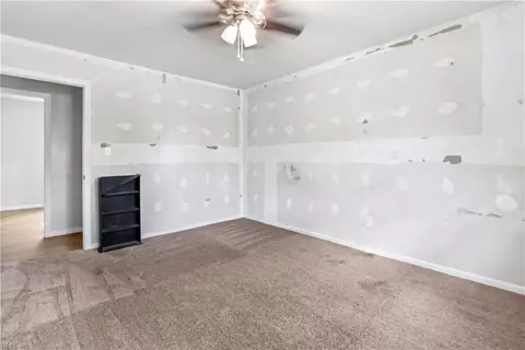 Bedroom - 31 Colonial Acres Dr, Hampton, VA 23664 photo 7 of 7