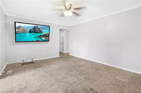 Living - 31 Colonial Acres Dr, Hampton, VA 23664 photo 4 of 6