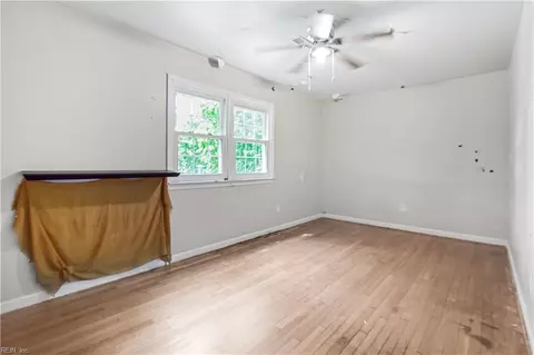Bedroom - 31 Colonial Acres Dr, Hampton, VA 23664 photo 3 of 7