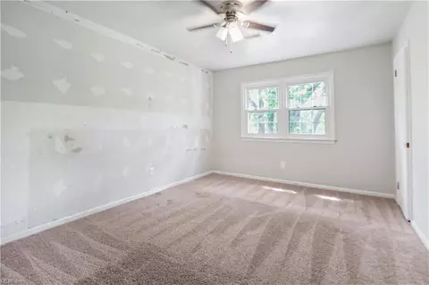 Bedroom - 31 Colonial Acres Dr, Hampton, VA 23664 photo 6 of 7