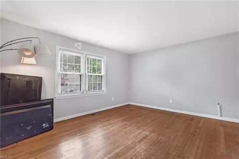 Living - 31 Colonial Acres Dr, Hampton, VA 23664 photo 1 of 6