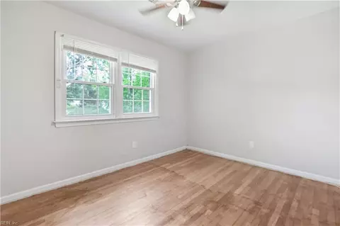 Bedroom - 31 Colonial Acres Dr, Hampton, VA 23664 photo 5 of 7