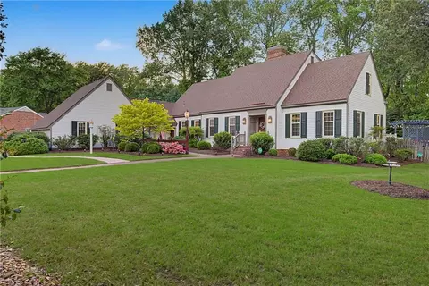 4141 Belvedere Dr, Chesapeake, VA 23321