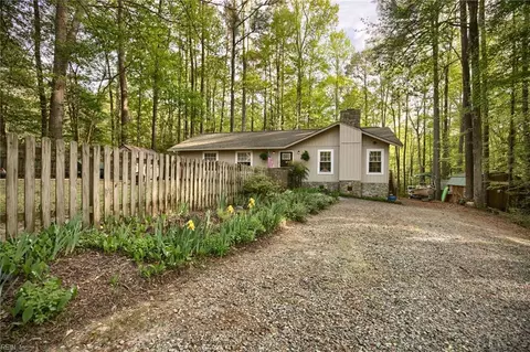 6711 Lake View Dr, Gloucester, VA 23061