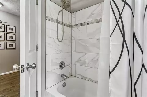 Bath - 326 Duluth Ct, Hampton, VA 23666 photo 2 of 2