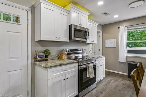 Kitchen - 326 Duluth Ct, Hampton, VA 23666 photo 3 of 3