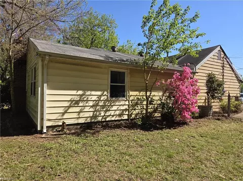 Exterior - 4 Jordan Dr, Hampton, VA 23666 photo 2 of 4