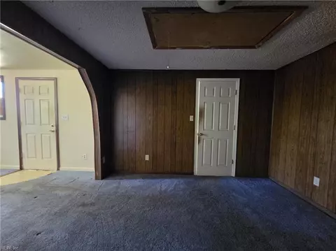 Living - 4 Jordan Dr, Hampton, VA 23666 photo 8 of 10