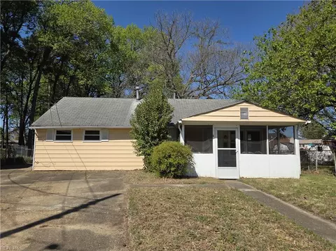 4 Jordan Dr, Hampton, VA 23666