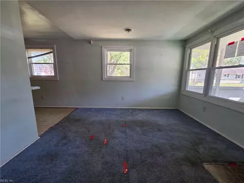 Living - 4 Jordan Dr, Hampton, VA 23666 photo 4 of 10