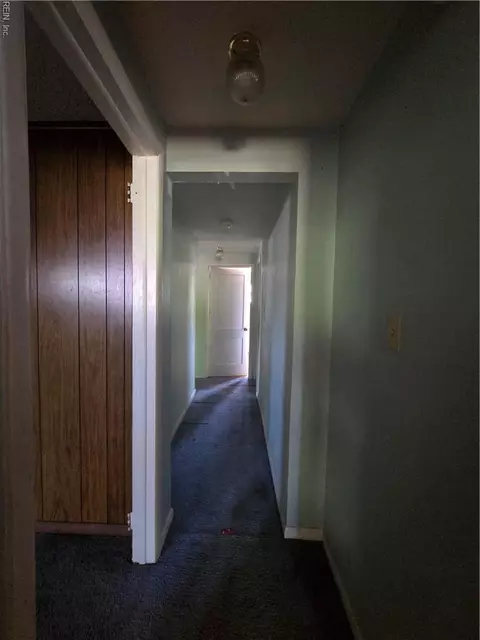 Entry Way - 4 Jordan Dr, Hampton, VA 23666 photo 1 of 2