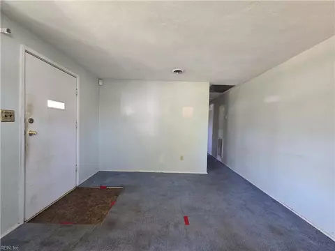 Living - 4 Jordan Dr, Hampton, VA 23666 photo 3 of 10