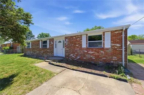 Exterior - 1903 Demetro Dr, Hampton, VA 23663 photo 5 of 8