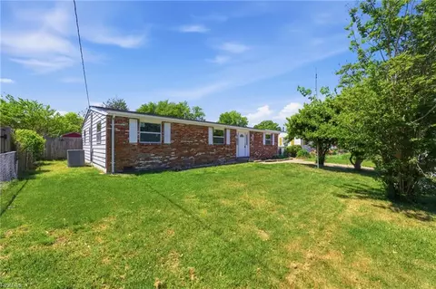 Exterior - 1903 Demetro Dr, Hampton, VA 23663 photo 2 of 8