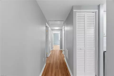 Entry Way - 1903 Demetro Dr, Hampton, VA 23663 photo 4 of 4
