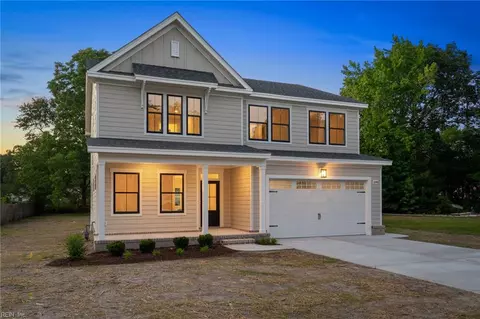 1093 Washington Dr, Chesapeake, VA 23322