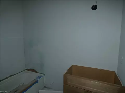 Bath - 1093 Washington Dr, Chesapeake, VA 23322 photo 2 of 6