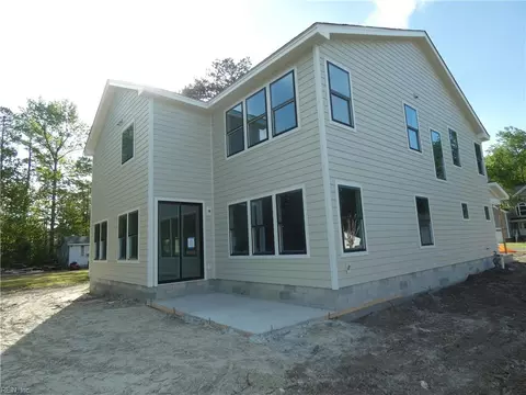 Exterior - 1093 Washington Dr, Chesapeake, VA 23322 photo 3 of 4