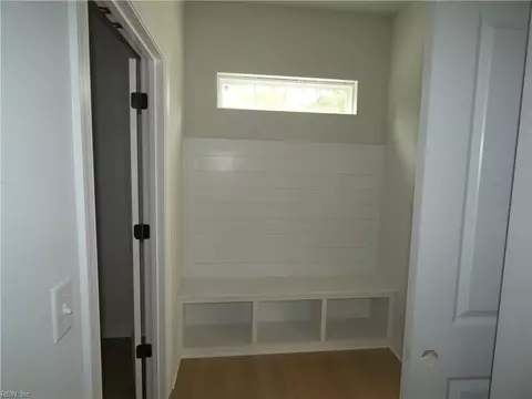 Entry Way - 1093 Washington Dr, Chesapeake, VA 23322 photo 3 of 7