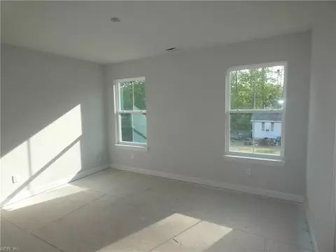 Bedroom - 1093 Washington Dr, Chesapeake, VA 23322 photo 4 of 6