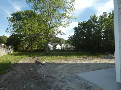 Exterior - 1093 Washington Dr, Chesapeake, VA 23322 photo 4 of 4