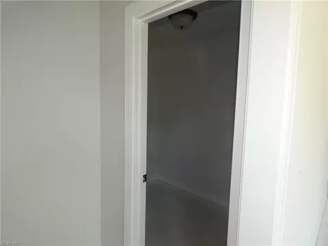 Entry Way - 1093 Washington Dr, Chesapeake, VA 23322 photo 5 of 7