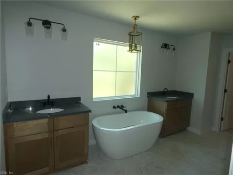 Bath - 1093 Washington Dr, Chesapeake, VA 23322 photo 3 of 6