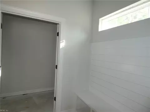 Entry Way - 1093 Washington Dr, Chesapeake, VA 23322 photo 4 of 7