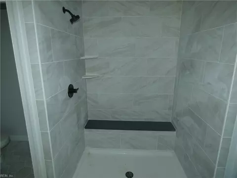 Bath - 1093 Washington Dr, Chesapeake, VA 23322 photo 1 of 6