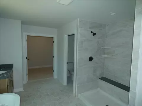 Bath - 1093 Washington Dr, Chesapeake, VA 23322 photo 4 of 6