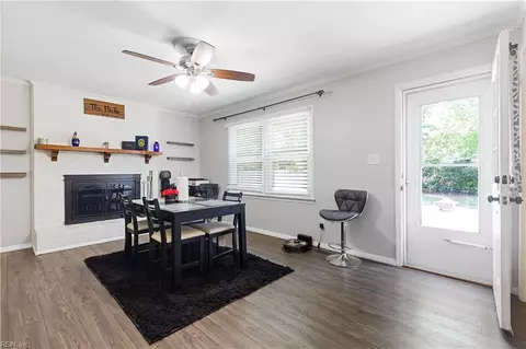 Dining - 100 Horseshoe Lndg, Hampton, VA 23669 photo 2 of 2