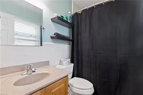 Bath - 100 Horseshoe Lndg, Hampton, VA 23669 photo 3 of 4