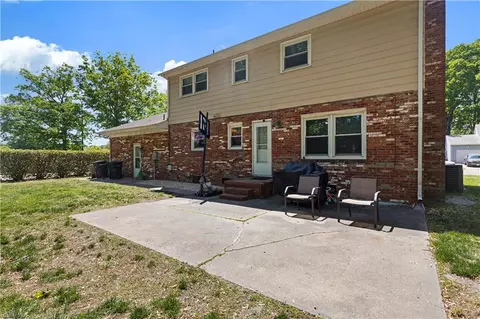 Exterior - 100 Horseshoe Lndg, Hampton, VA 23669 photo 10 of 12