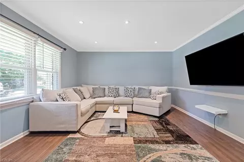Living - 100 Horseshoe Lndg, Hampton, VA 23669 photo 1 of 1