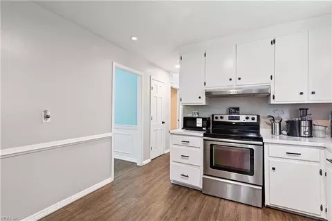 Entry Way - 100 Horseshoe Lndg, Hampton, VA 23669 photo 3 of 3