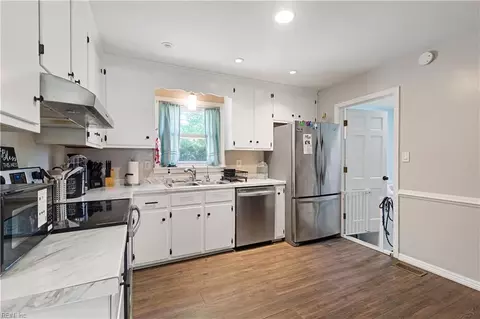 Kitchen - 100 Horseshoe Lndg, Hampton, VA 23669 photo 1 of 2