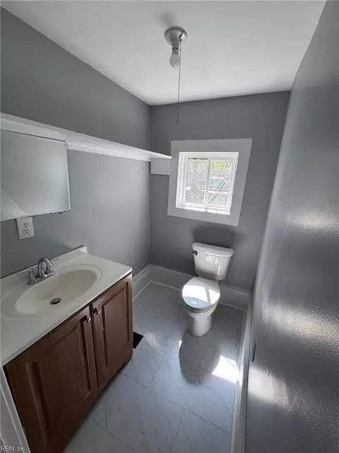 Bath - 2712 Kecoughtan Rd, Hampton, VA 23661 photo 1 of 3
