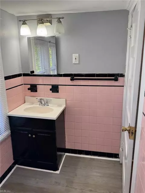 Bath - 2712 Kecoughtan Rd, Hampton, VA 23661 photo 3 of 3