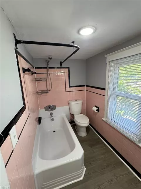 Bath - 2712 Kecoughtan Rd, Hampton, VA 23661 photo 2 of 3