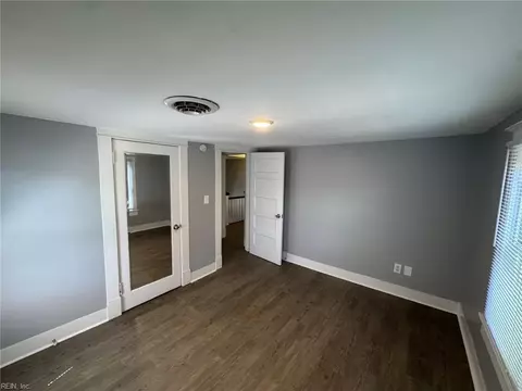 Bedroom - 2712 Kecoughtan Rd, Hampton, VA 23661 photo 2 of 3